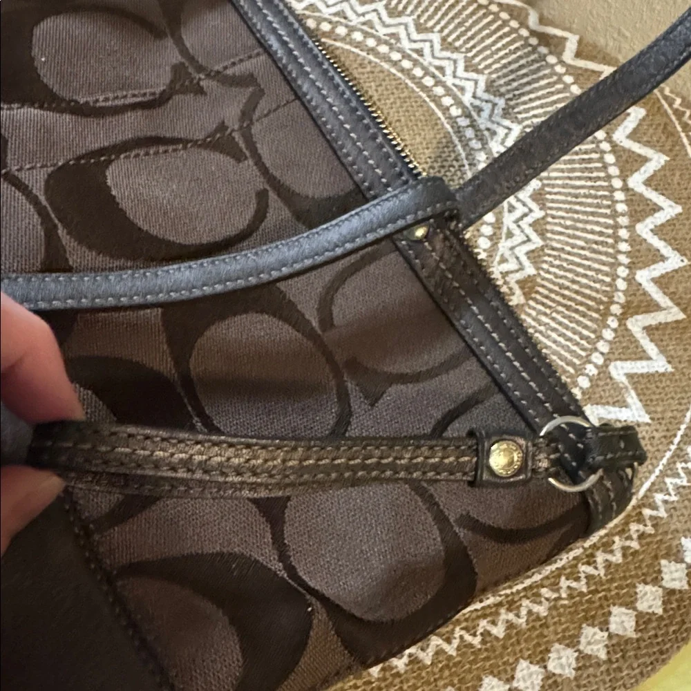 Coach Patterned Tote Bag with zipper - Picture 4 of 17